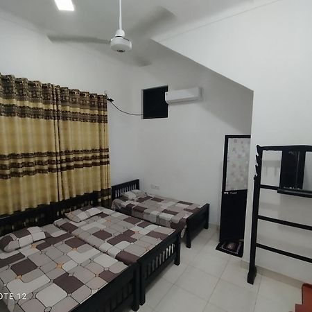 Hotel Rayyan Mahal à Puttalam Extérieur photo