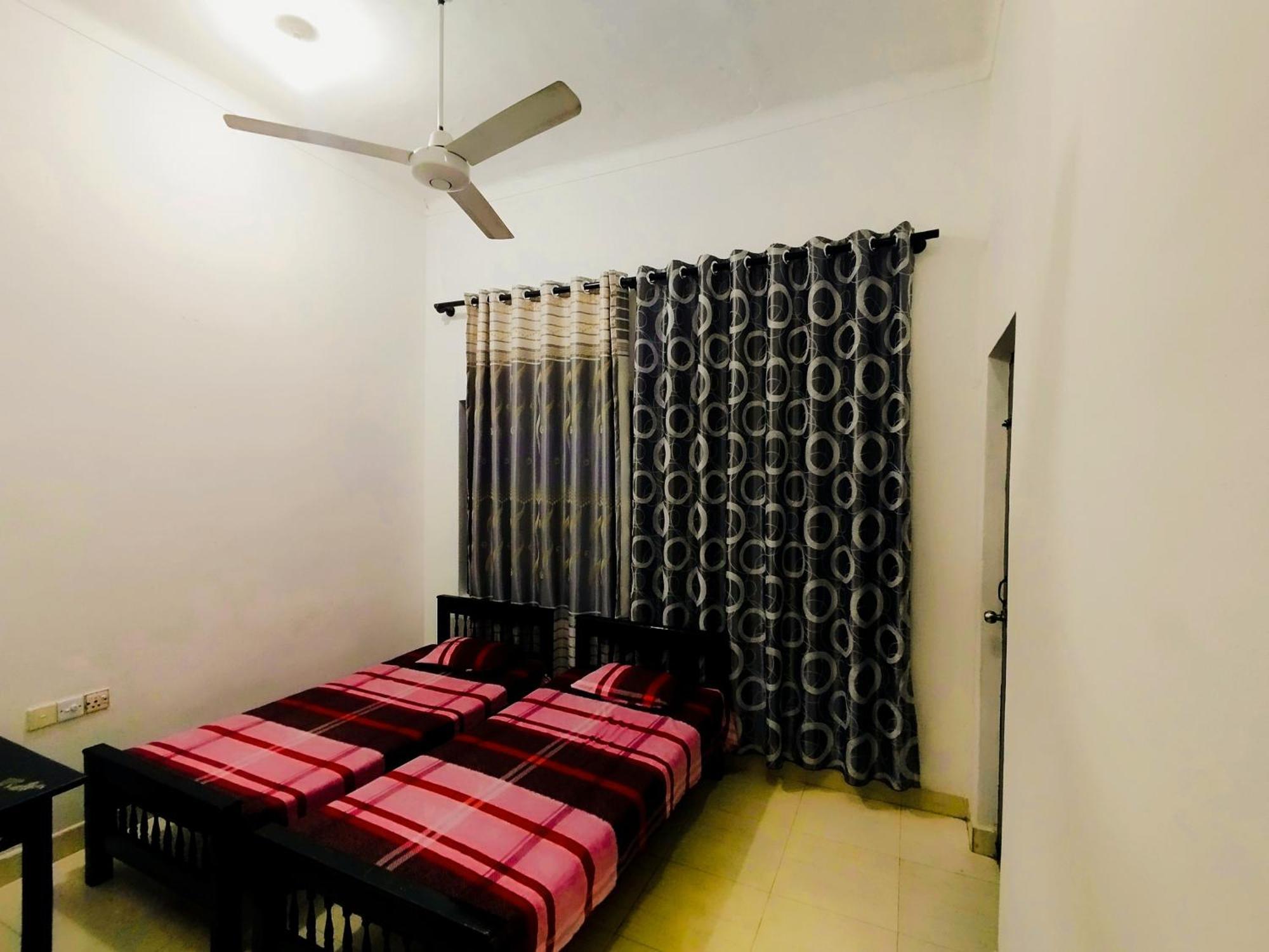 Hotel Rayyan Mahal à Puttalam Extérieur photo