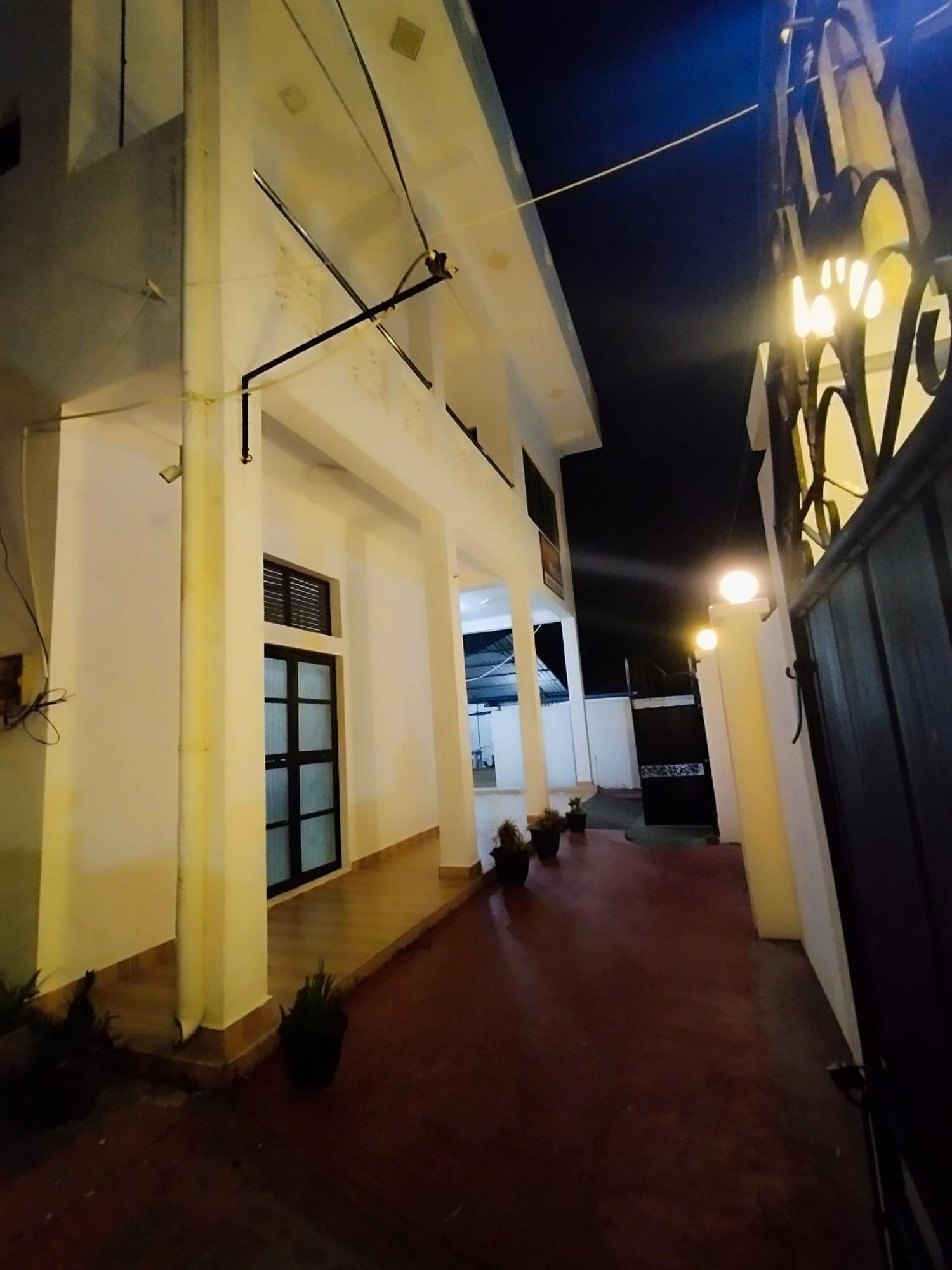 Hotel Rayyan Mahal à Puttalam Extérieur photo